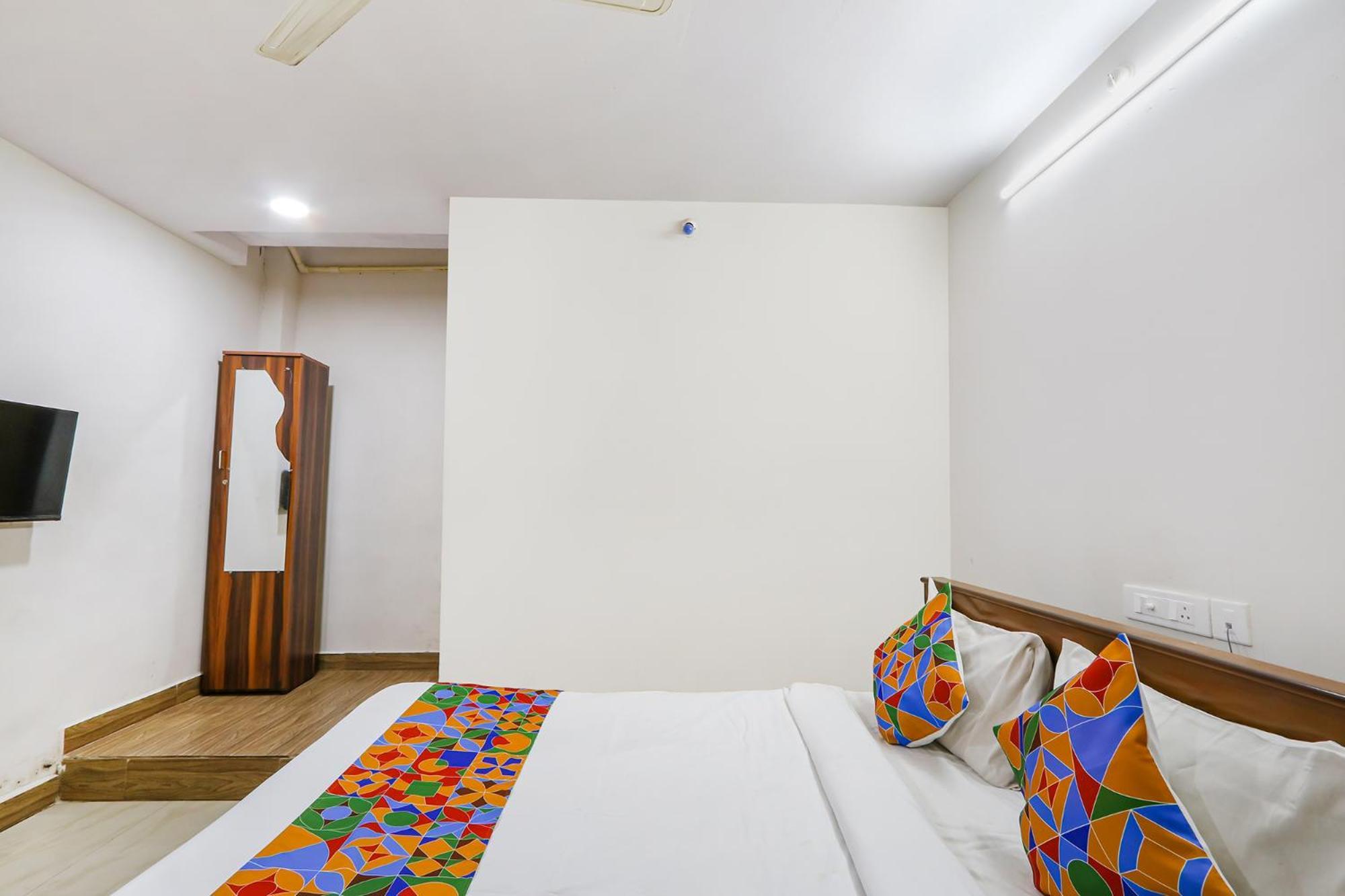 Fabexpress Korner Inn - Sivaji Park Вишакхапатнам Экстерьер фото