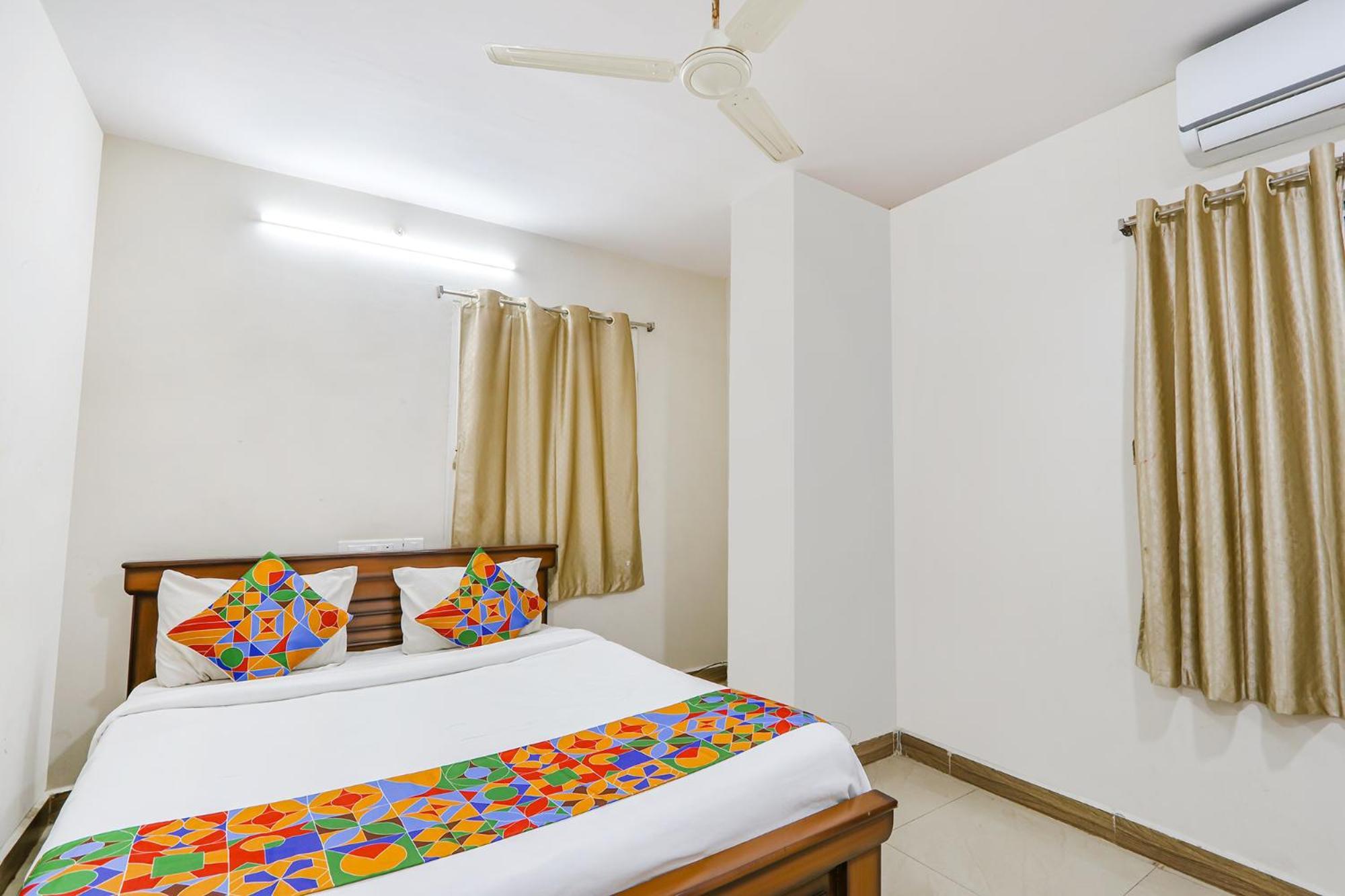 Fabexpress Korner Inn - Sivaji Park Вишакхапатнам Экстерьер фото
